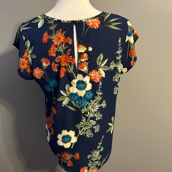 Lily White women’s short sleeve shirt, size large - Picture 5 of 7